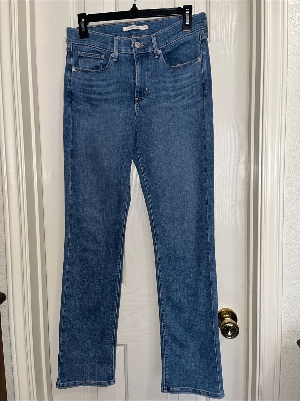 Levi’s Women’s Classic Straight Jeans 4